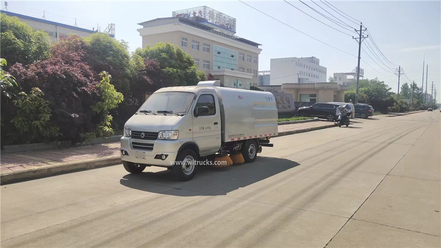 Foton petrol mini 1 ton parkinglot sweeper truck