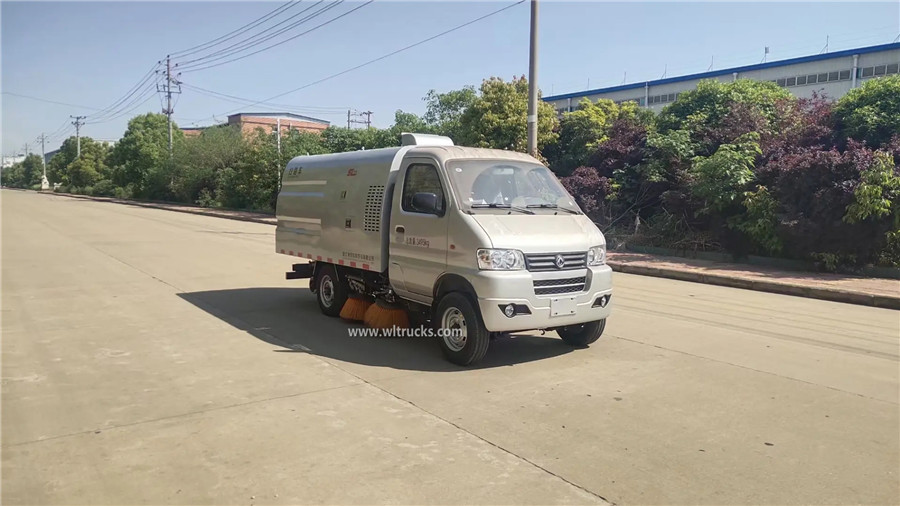 Foton petrol small parkinglot sweeper truck