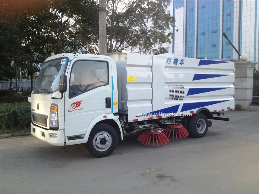 HOWO 5cbm road sweeper cleaning machine