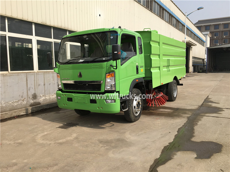 HOWO 8 ton street sweeping machine