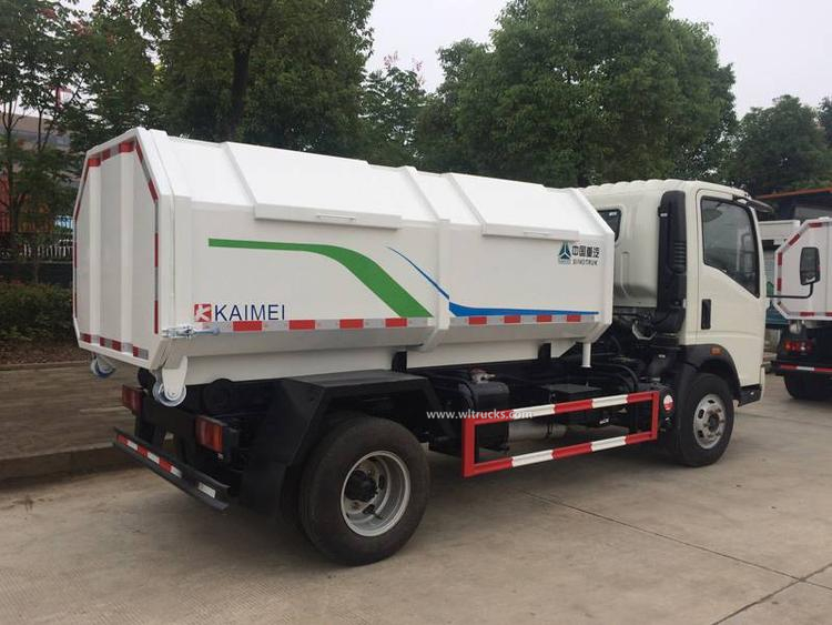 Howo 5  cubic meters hook arm lifting garbage truck