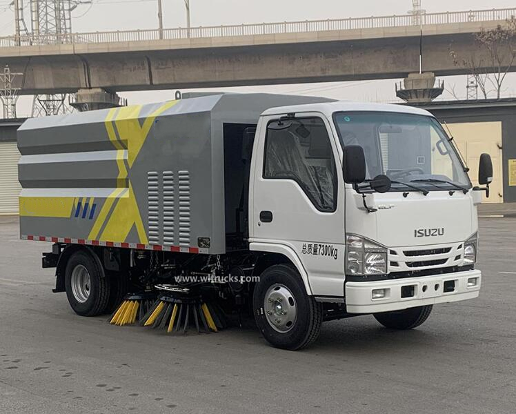 ISUZU 5cbm road sweeper