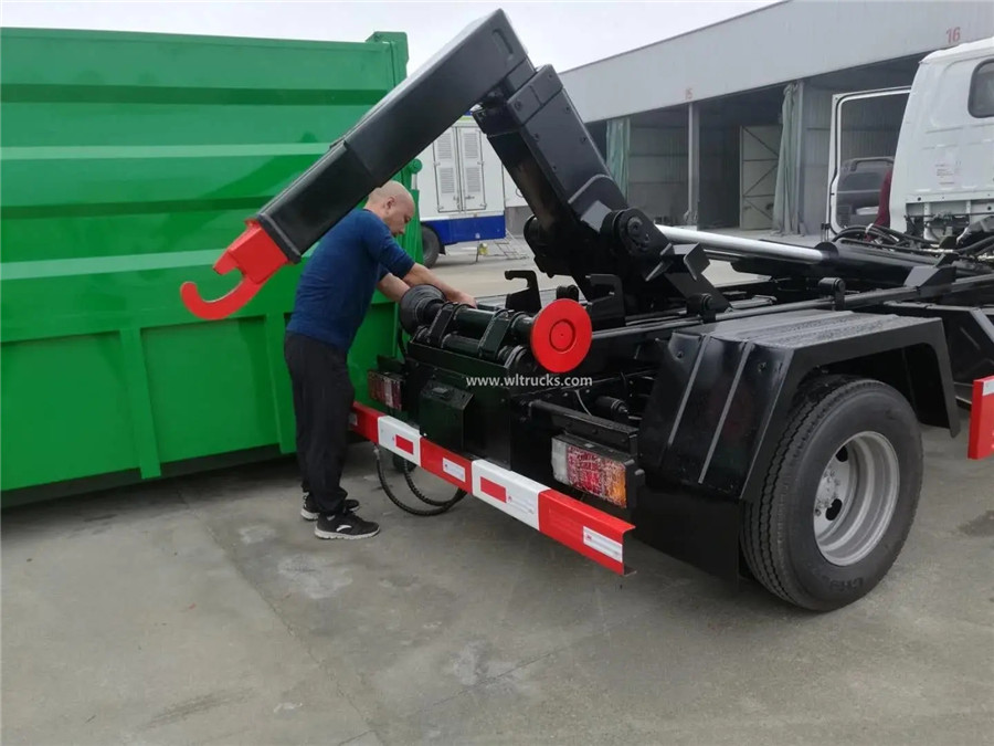 ISUZU NKR 6-8cbm detachable bulk container garbage truck