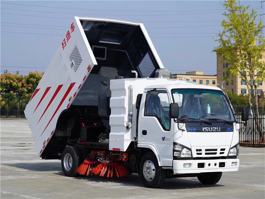 ISUZU NKR 8 cubic meters vacuum sweeper truck