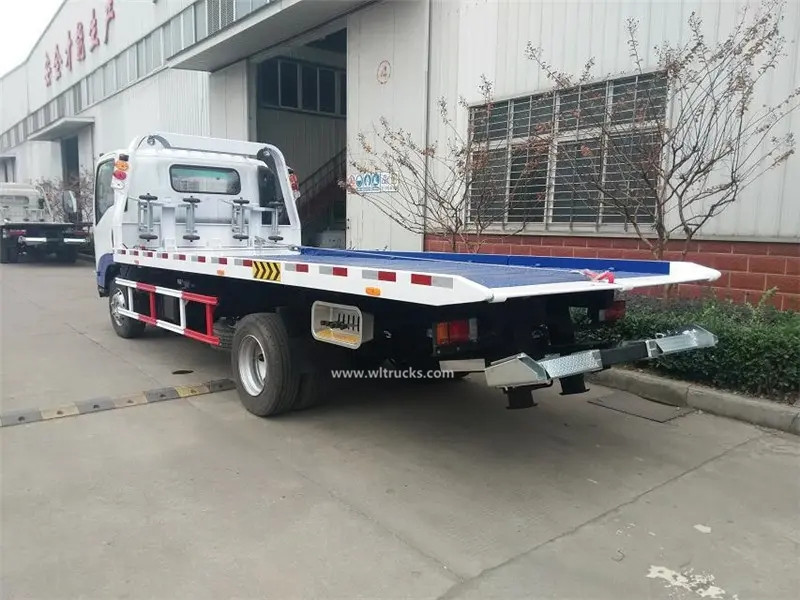 Isuzu 6 ton flatbed recovery wrecker tow truck
