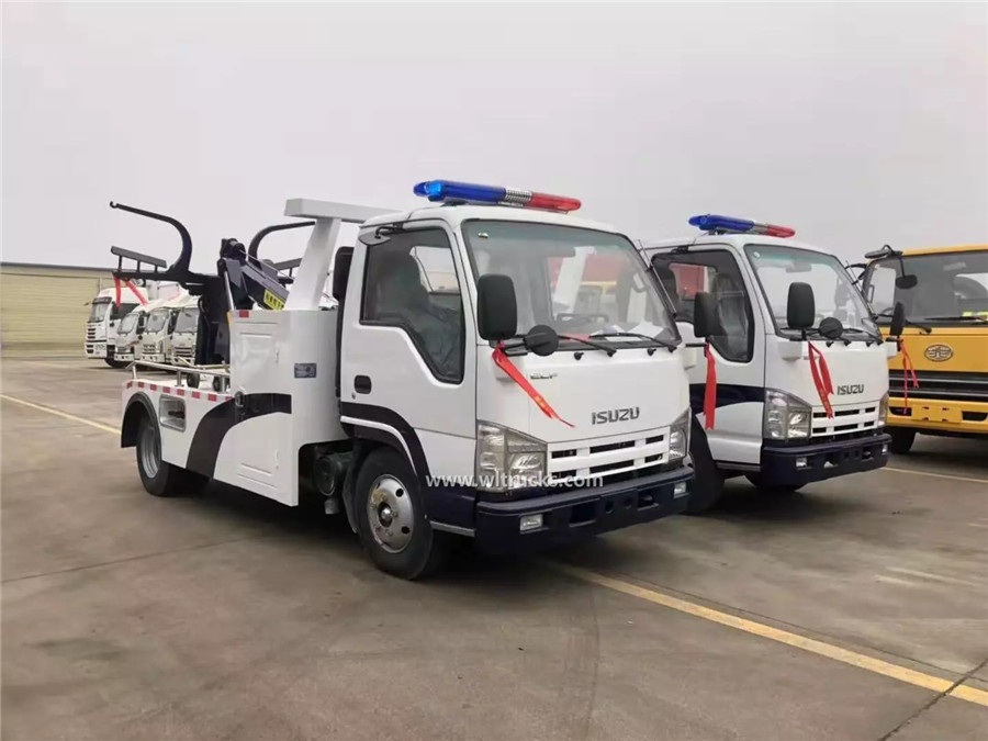 Isuzu ELF 100P towing truck 3 ton