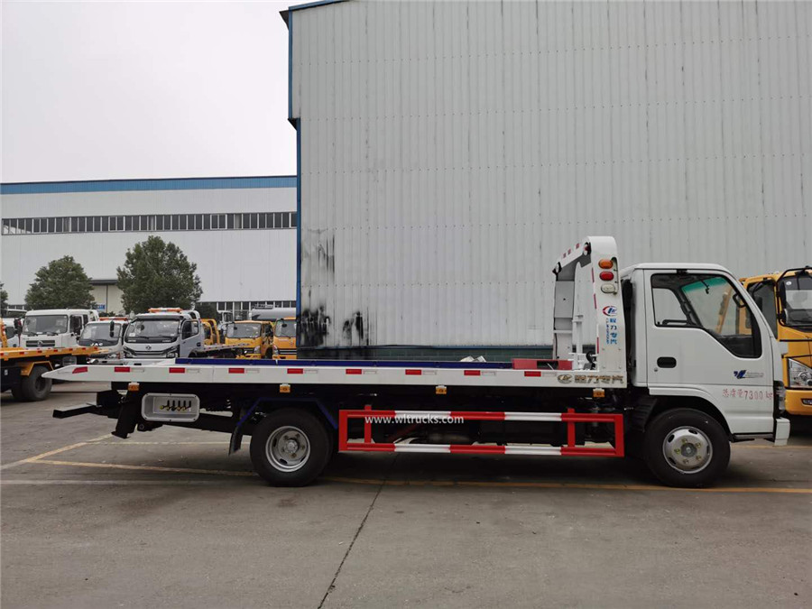 Isuzu NHR 4 ton flatbed wrecker tow truck