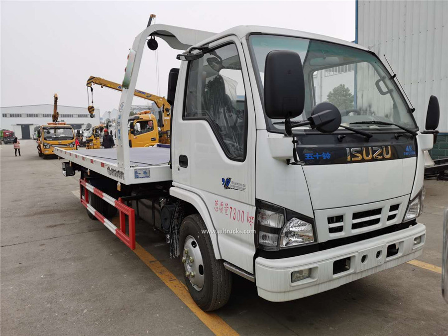 Isuzu NJR 4 ton flat tow truck