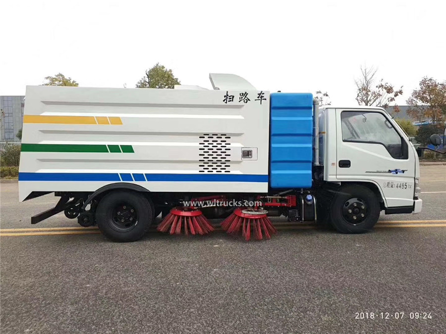 JMC 5 ton vacuum road sweeper truck