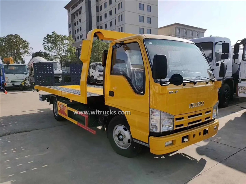 Japan Isuzu NHR 3 ton flatbed wrecker tow truck