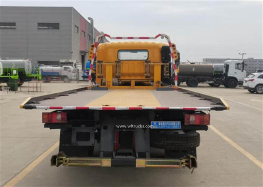 Sinotruk Howo 5 ton flatbed wrecker tow truck