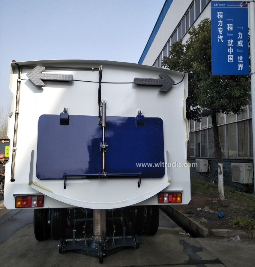 Sinotruk Howo 6 ton street spray sweeper truck