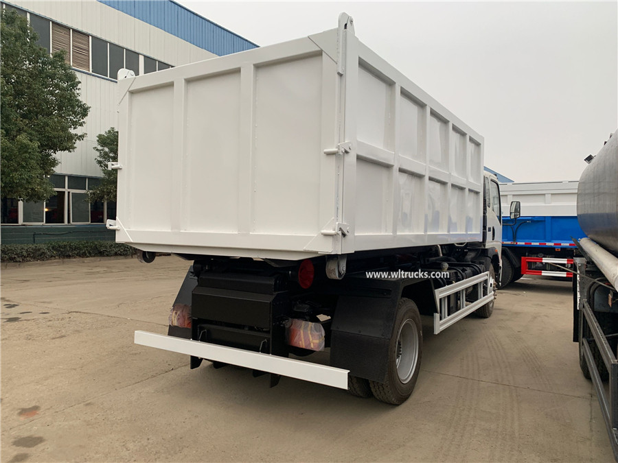 Sinotruk Howo 8000L roll off hook lift garbage dump truck