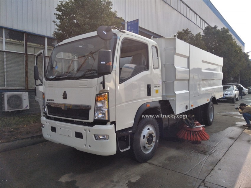 Sinotruk Howo 8m3 road spray sweeper truck