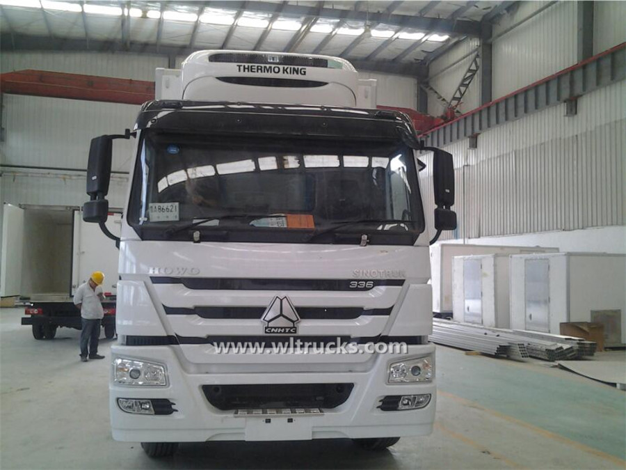 10 tire HOWO 45m3 mobile fridge truck