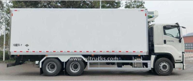 10 tyre ISUZU GIGA 8m refrigerated cargo truck