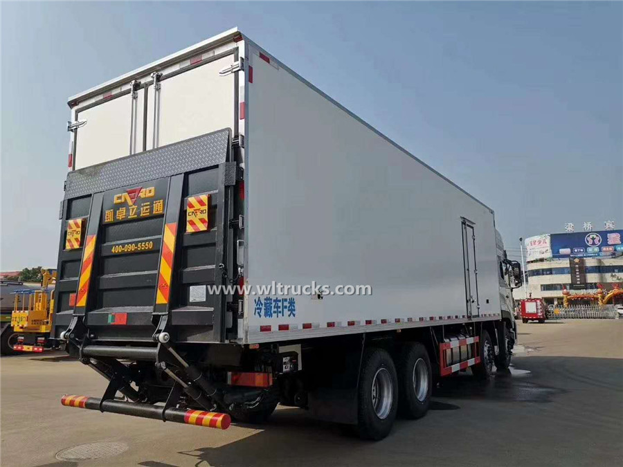 12 tyre Dongfeng 9.6m box freezer truck
