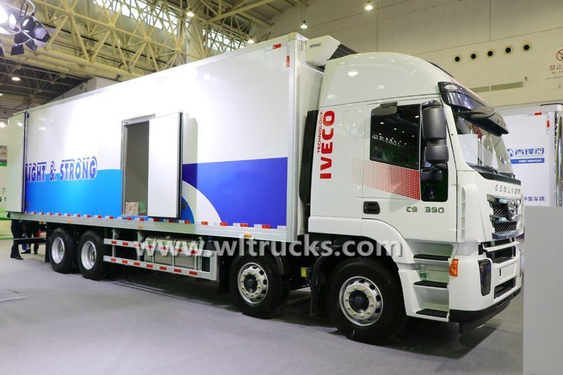 12 wheel SAIC Hongyan GENLYON 25t cooling box truck