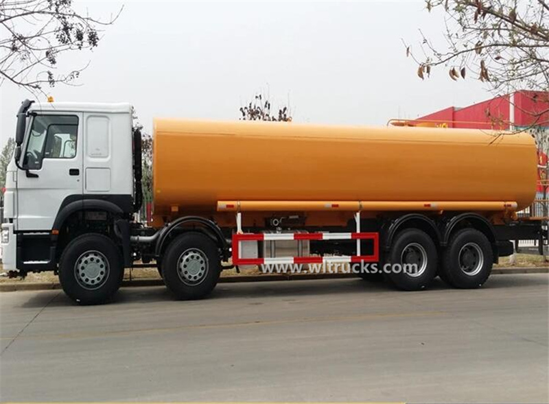 12 wheel Sinotruk HOWO 25000 liters water tanker truck