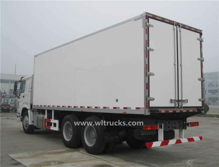 20t HOWO reefer container truck