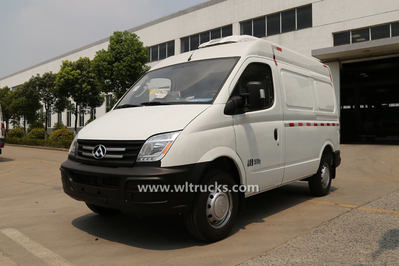 4 tyre SAIC MAXUS frozen yogurt truck