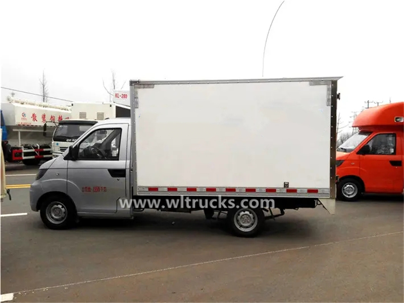 4 tyre gasoline Karry cooling truck