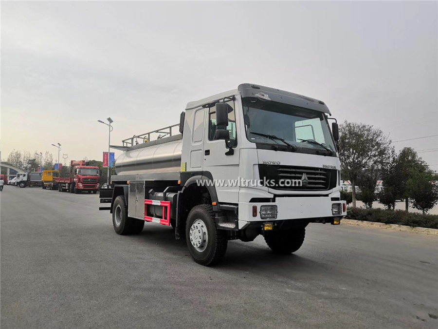 4WD HOWO 10000 liters water trucks for drinking water