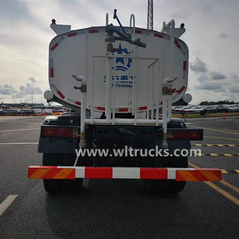 4WD North Benz 2500 gallon water carrier truck