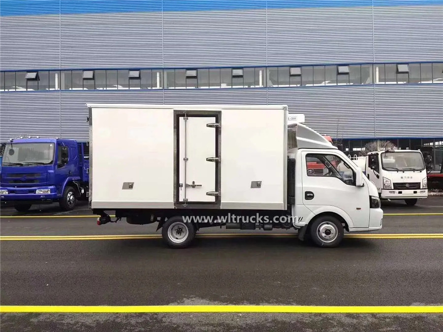 4x2 Dongfeng diesel small froyo truck