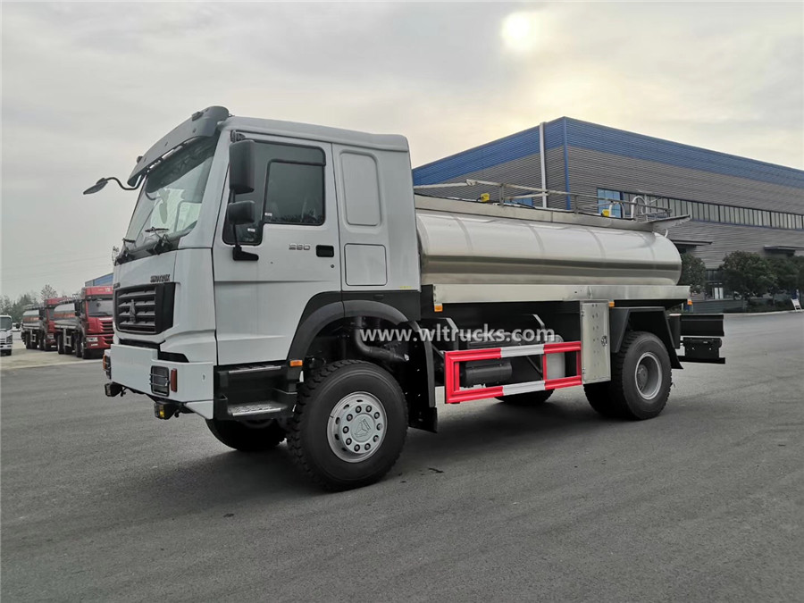 4x4 HOWO 10000L drinking water tanker truck