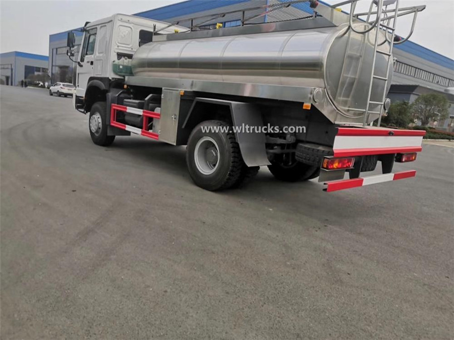 4x4 HOWO 2500 gallon drinking water tanker truck