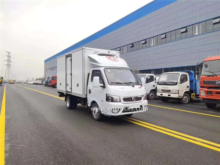 6 tire Dongfeng diesel small 2mt reefer truck