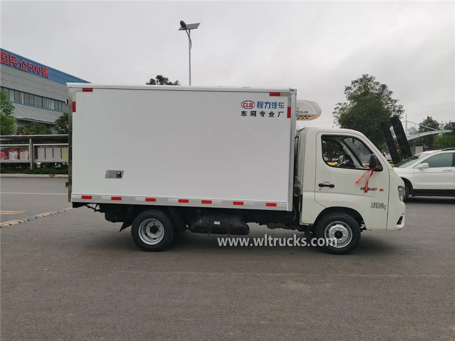 6 tire Foton 2t petrol refrigerator box truck