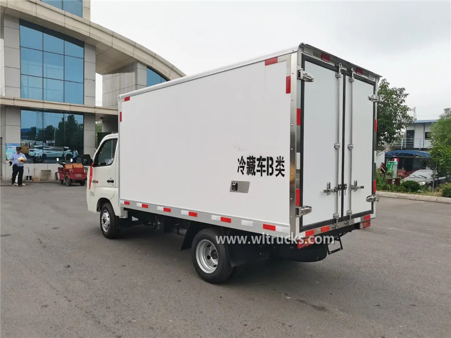 6 tyre Foton 2mt gasoline refrigerated delivery trucks