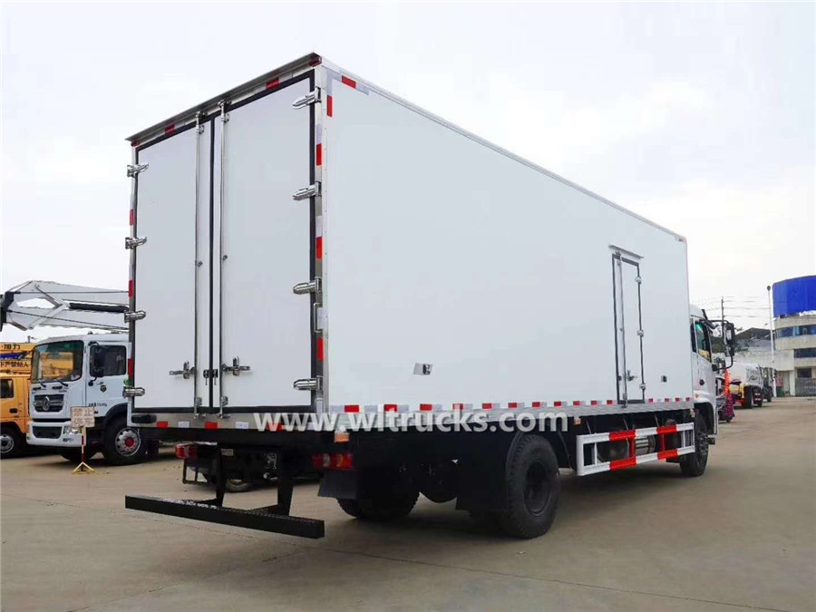 6 wheel SAIC Hongyan GENPAW reefer truck