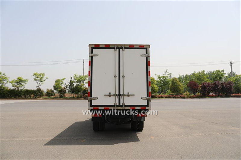6 wheeler Chery petrol mobile reefer truck