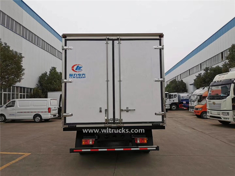 6 wheeler HOWO 25m3 refrigeration unit truck