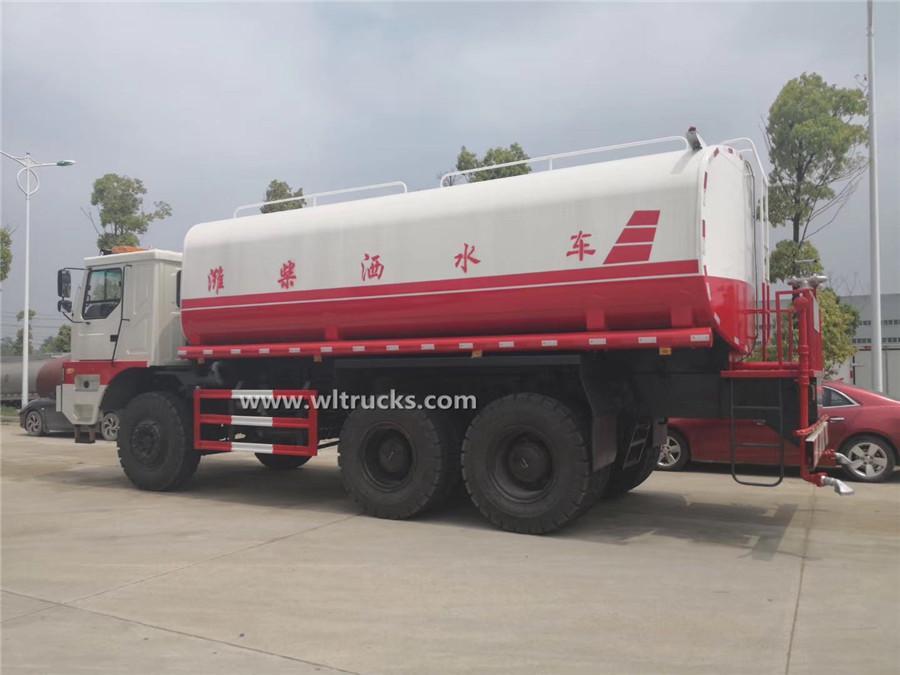 6WD Sinotruk 40000 liters Military full drive water supply tanker