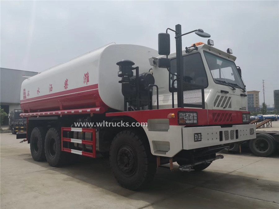 6x6 Sinotruk 30000 liters Mine offroad water delivery truck