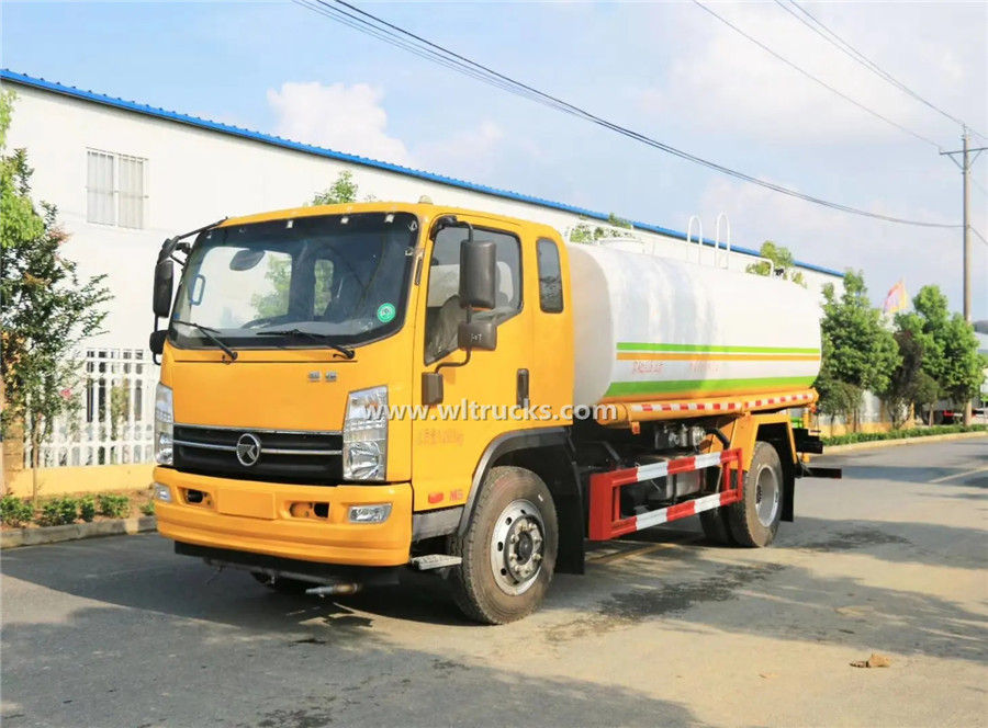 Dayun 3000 gallon water tank truck