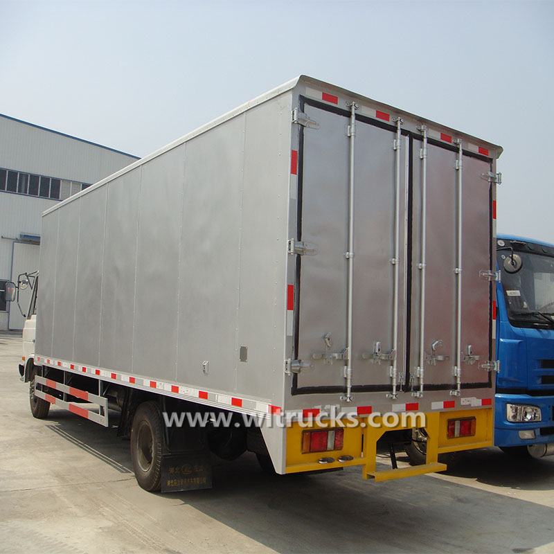 Dongfeng 10 tonne Stainless steel reefer truck