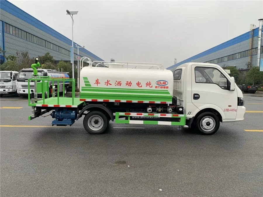 Dongfeng 2000 liters electric water tank truck