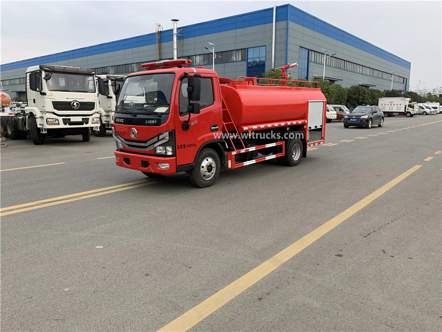 Dongfeng 4000 liters water tanker fire truck