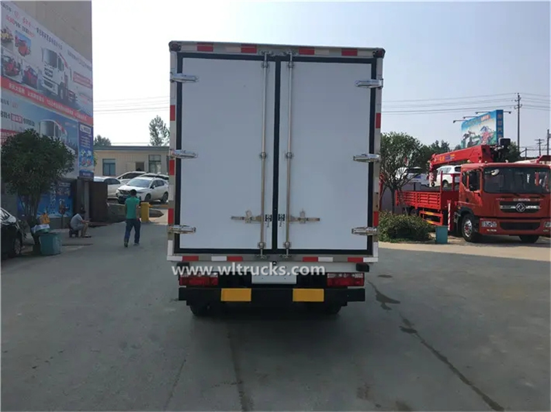 Dongfeng 4mt fridge freezer trucks