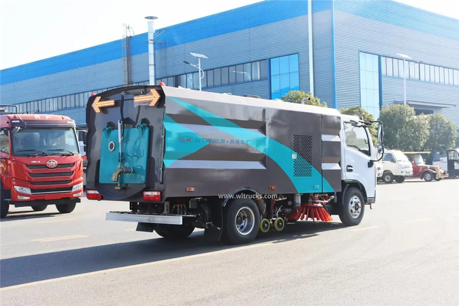 Dongfeng 5 cubic meters road washing and sweeping truck