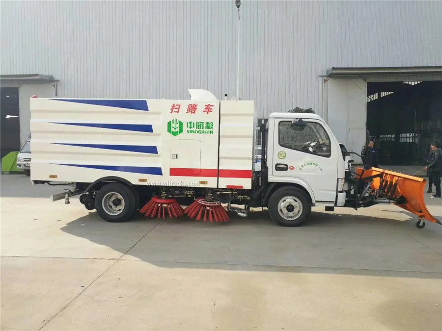 Dongfeng 5 cubic meters snow sweeper machines