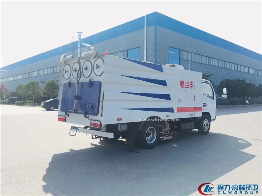 Dongfeng 5 ton vacuum cleaner sweeper truck