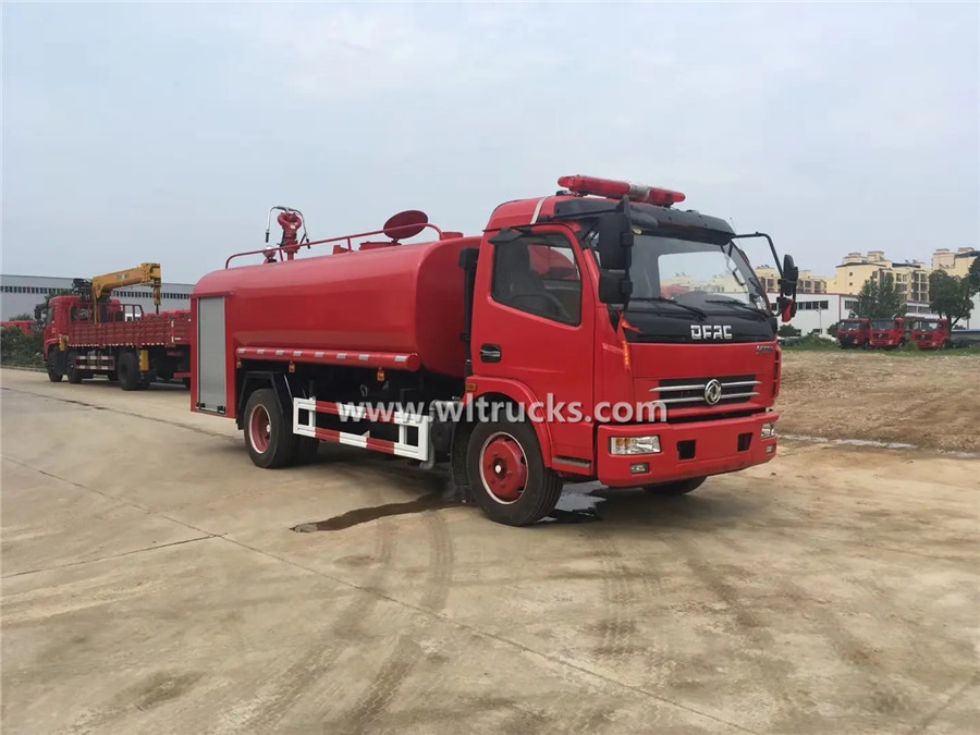 Dongfeng 5000L water tanker fire truck