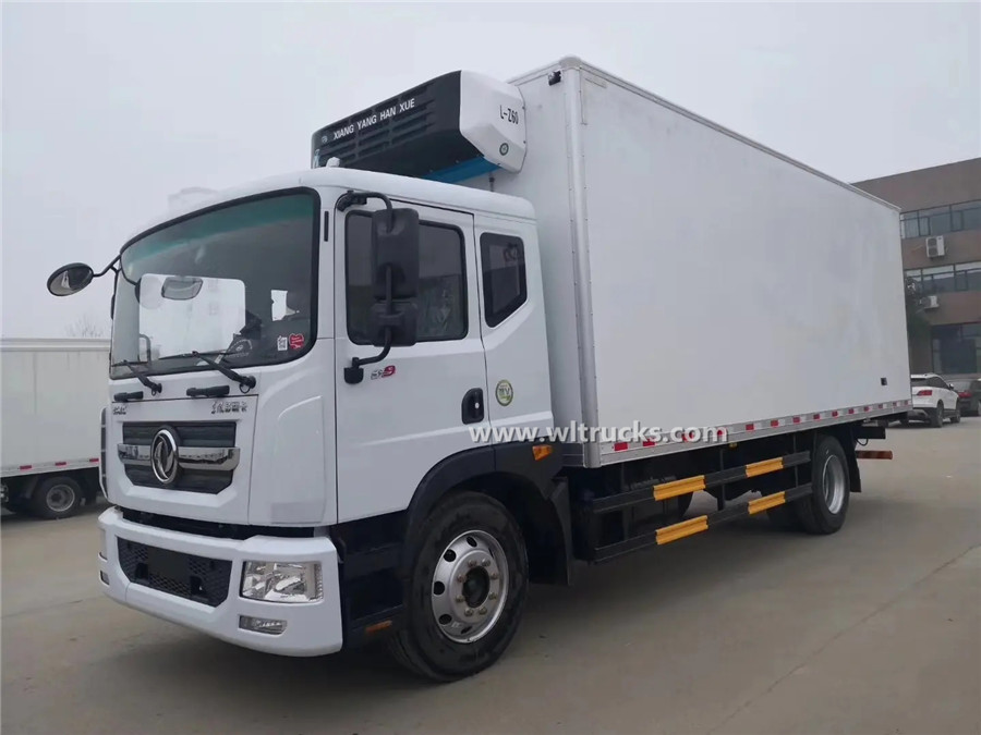 Dongfeng 6.8meters meat hook refrigerator truck