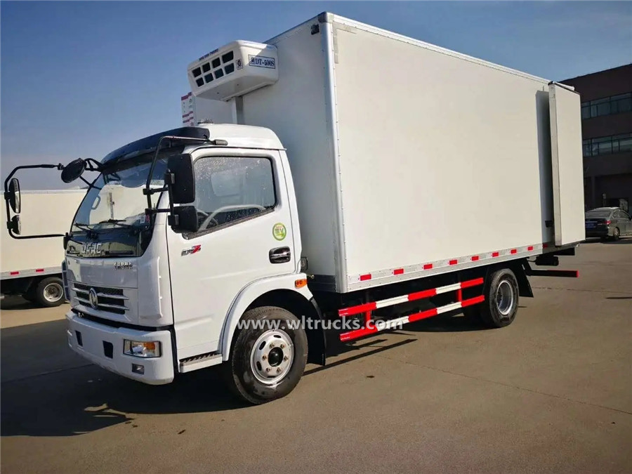 Dongfeng Duolika 5000kg freightliner fridge truck